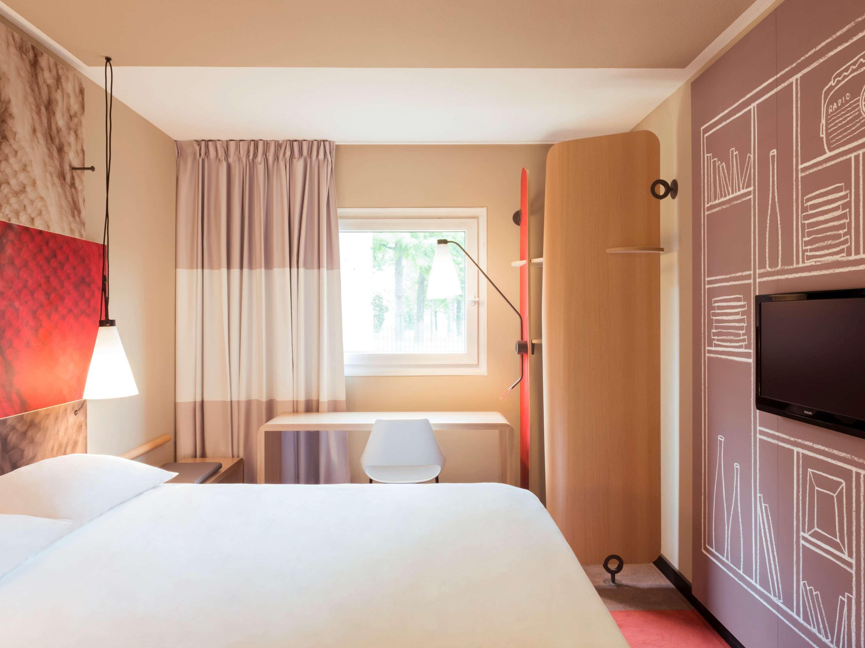 Ibis Budget Caen Porte De Bretagne Bretteville-sur-Odon Eksteriør bilde