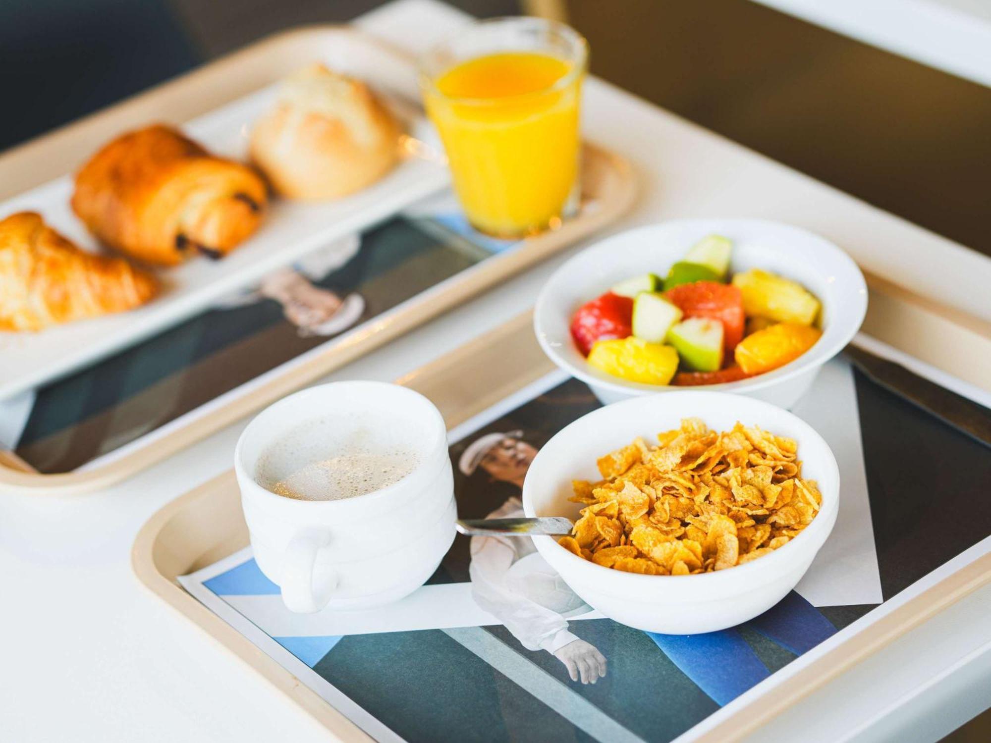 Ibis Budget Caen Porte De Bretagne Bretteville-sur-Odon Eksteriør bilde