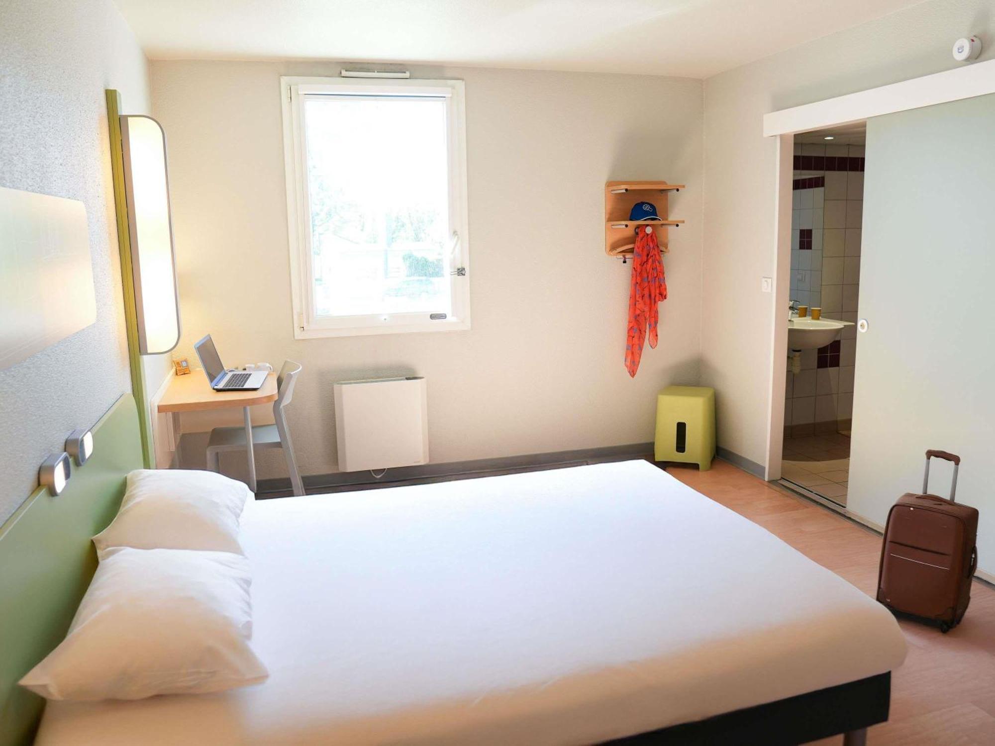 Ibis Budget Caen Porte De Bretagne Bretteville-sur-Odon Eksteriør bilde